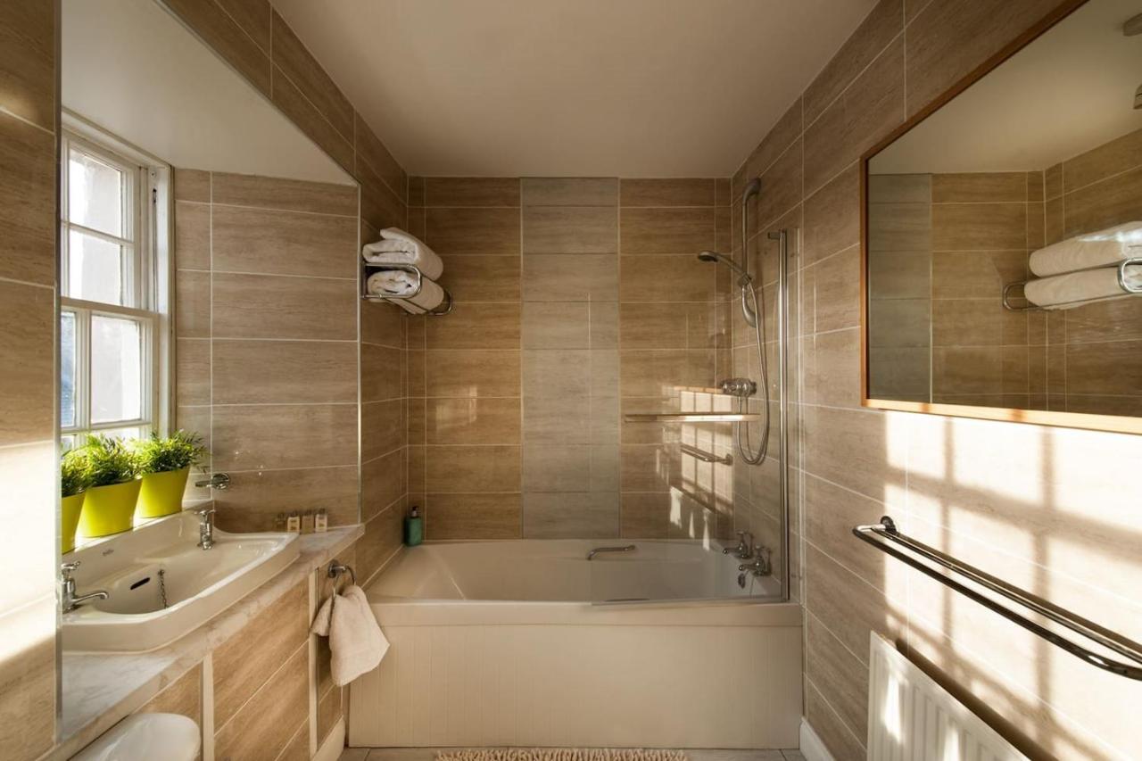סטירלינג Thornhill House - Historic 5 Bedroom 5 Ensuite מראה חיצוני תמונה
